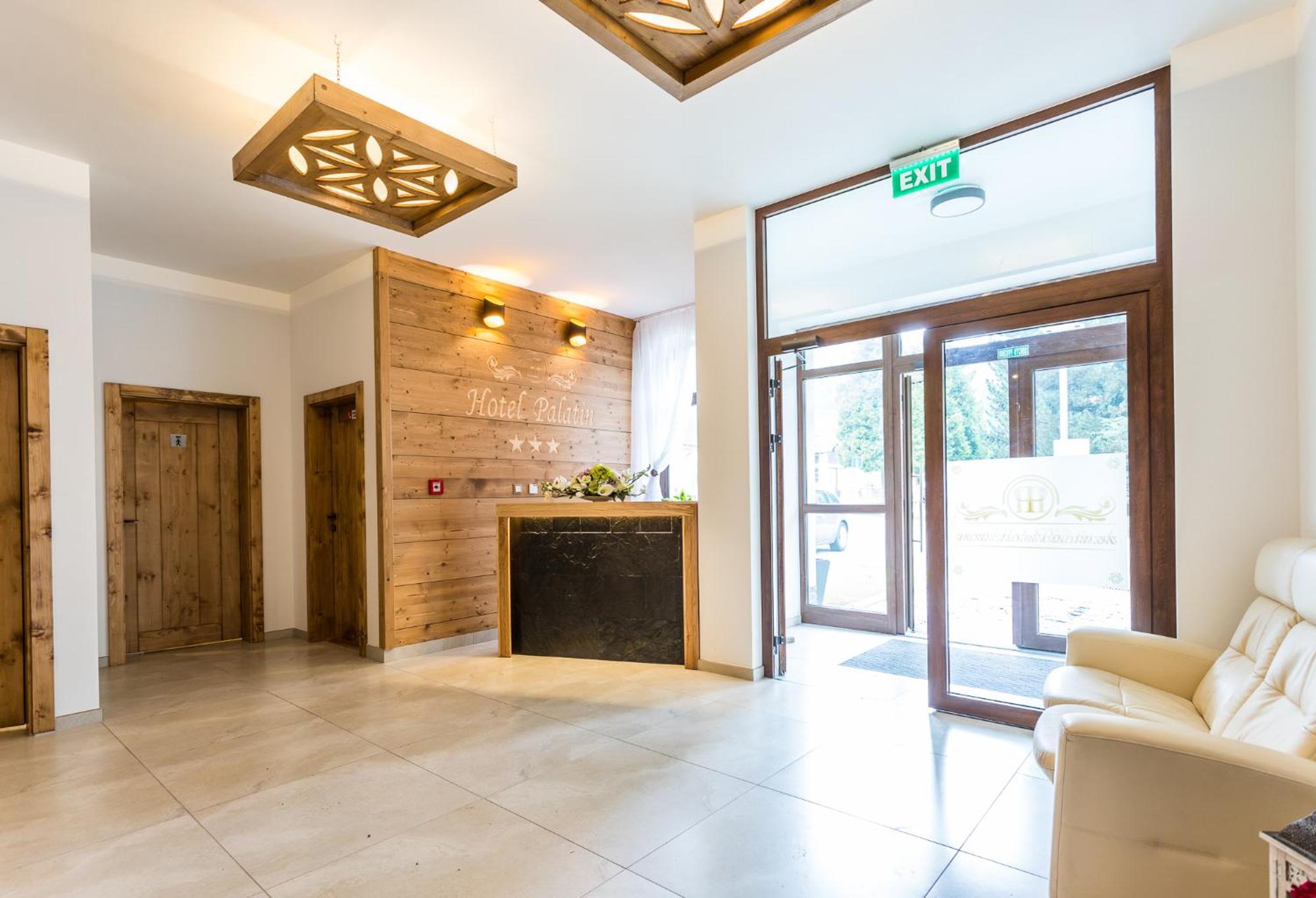 Hotel Palatin اورافسكي بودزاموك المظهر الخارجي الصورة